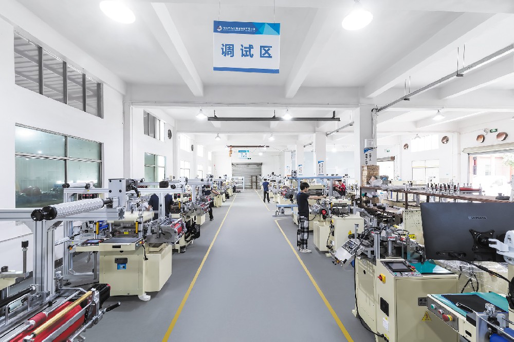 乐动网页版登录入口-模切机车间